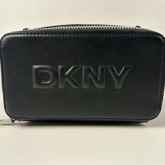 Women’s NEW DKNY Carter Logo Camera Crossbody Bag - Picture 1 of 12